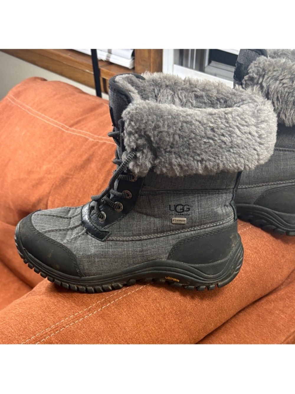 UGG Women's Gray Lace-Up Sherpa Cuff Winter Boot
